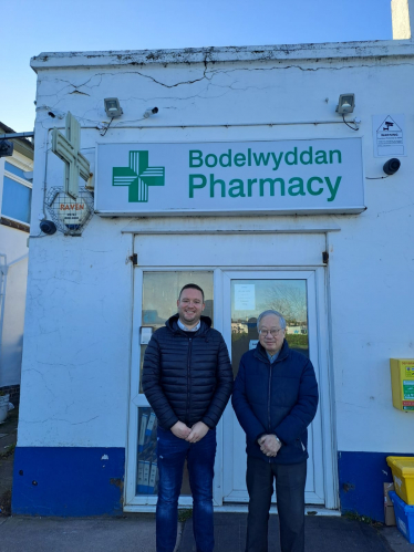 Gareth Davies MS Visits Bodelwyddan Pharmacy